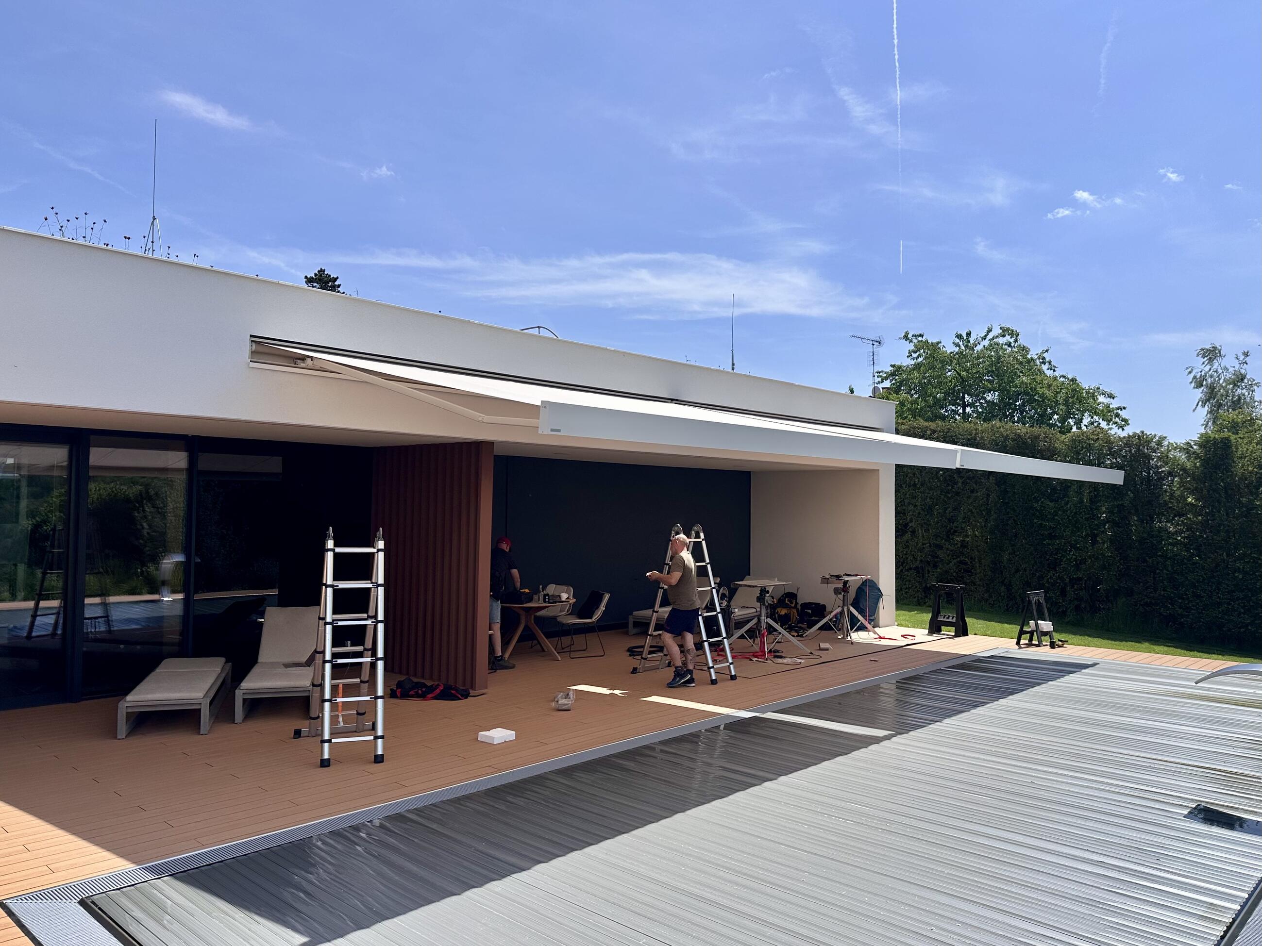 Kdy řešit markýzu na terasu: kotvení, elektroinstalace a příprava stavby