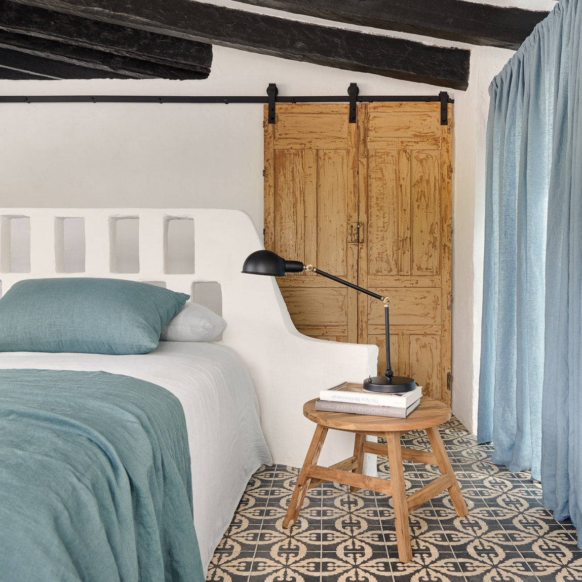 Jarní refresh interiéru: Textilní trendy, které oživí váš domov 