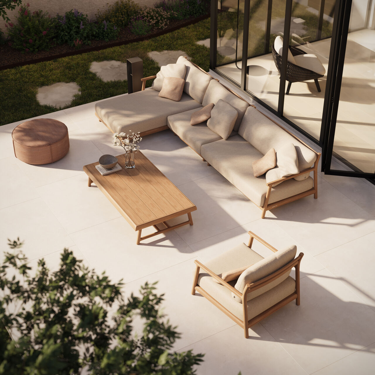 Doplňky, které promění každou terasu: Textilie, stínění & designové detaily