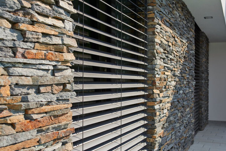 Venkovní předokenní žaluzie