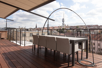 Dvě terasy nad Prahou