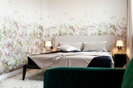 Hostivařský dům: společné prostory a hostinský pokoj 