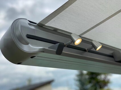 Doplňky pro markýzy a pergoly: víc než jen stín