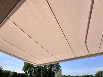 Doplňky k markýze, které výrazně zvyšují komfort