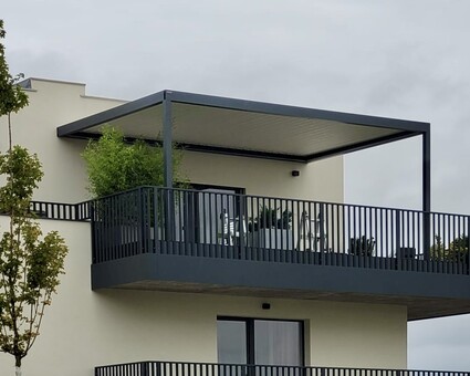 Bioklimatická pergola na terase bytového domu